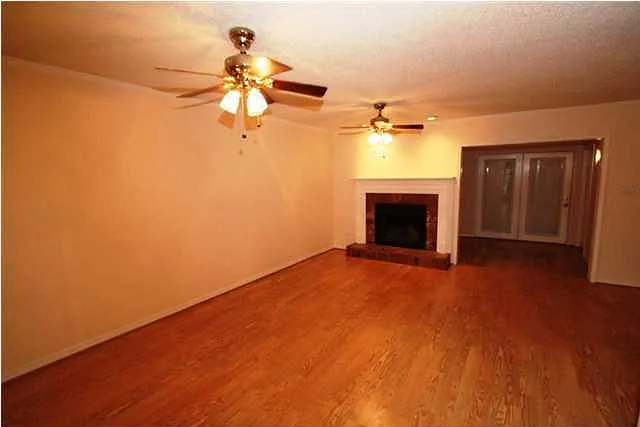 6028 Sussex Dr — Photo 10