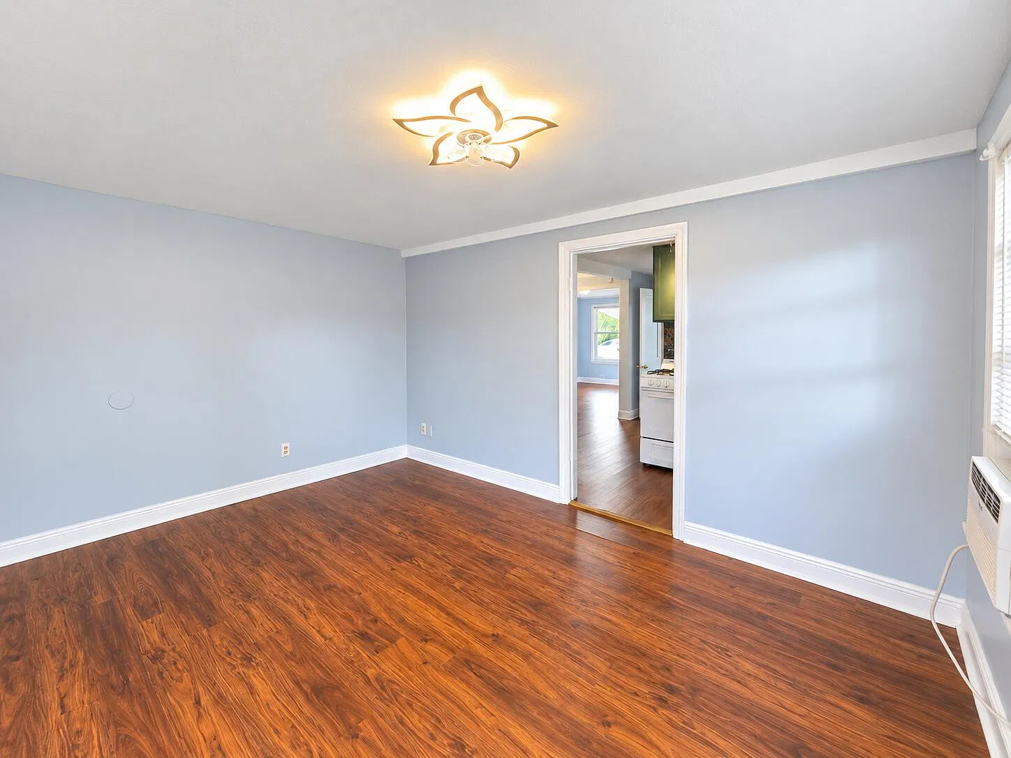 2 bed, 1.0 bath, 580 sqft, $1,950 — Photo 4