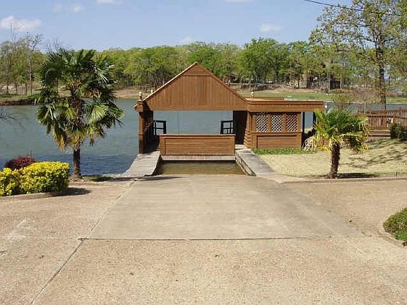 3rd image of 196 Lakefront Dr