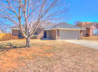 886 Sandpiper Rd, Harrah, OK 73045