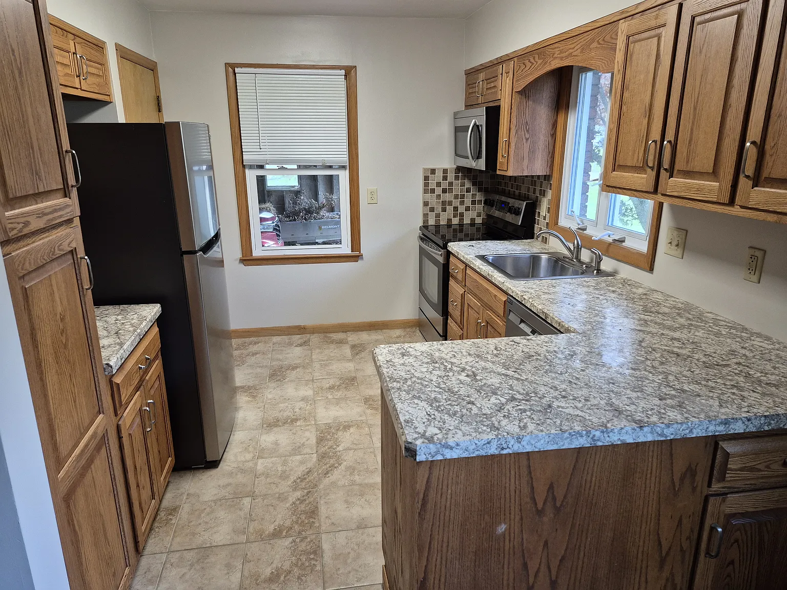2 bed, 1.5 bath, 1200 sqft, $1,850 — Photo 2