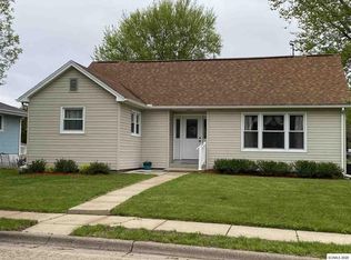 608 5th Ave SW, Cascade, IA 52033