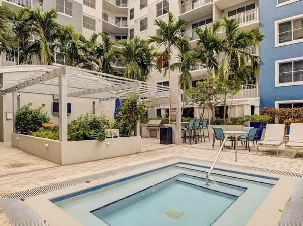 2220 NE 62nd Ct, Fort Lauderdale, FL 33308