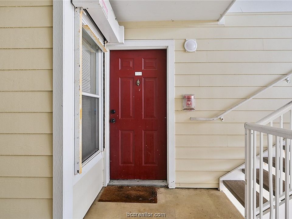 1st image of 529 Sw Pkwy #204