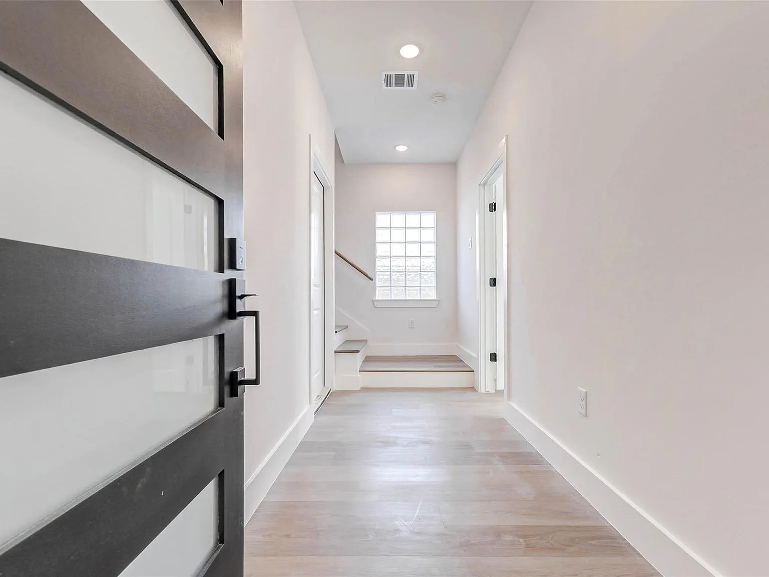 3 bed, 3.5 bath, 2144 sqft, $3,800 — Photo 3