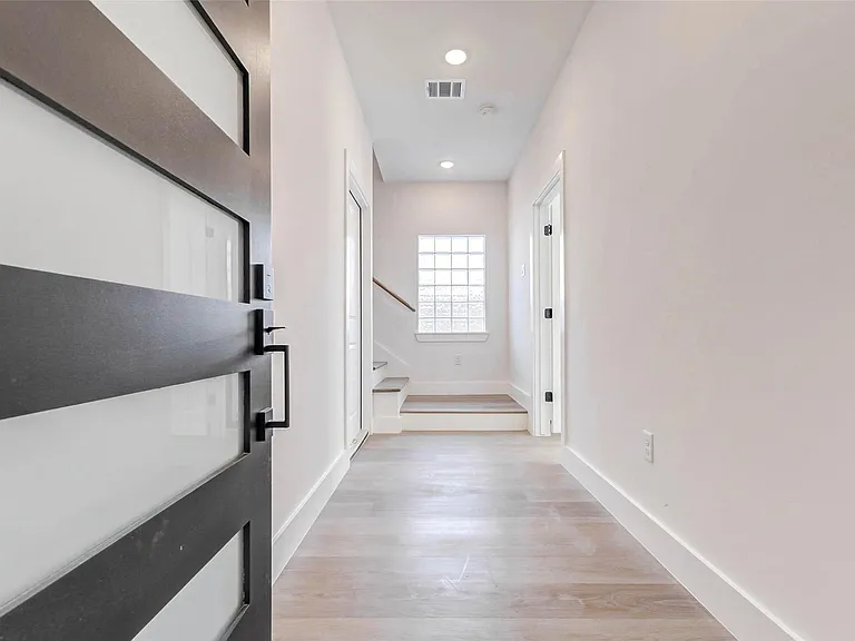 5638 Dolores St — Photo 3