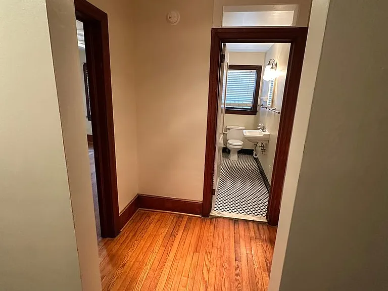 218 N 4th St #1 — Photo 16