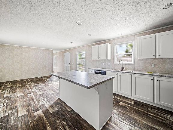 4th image of 15 Eddie Rd #15