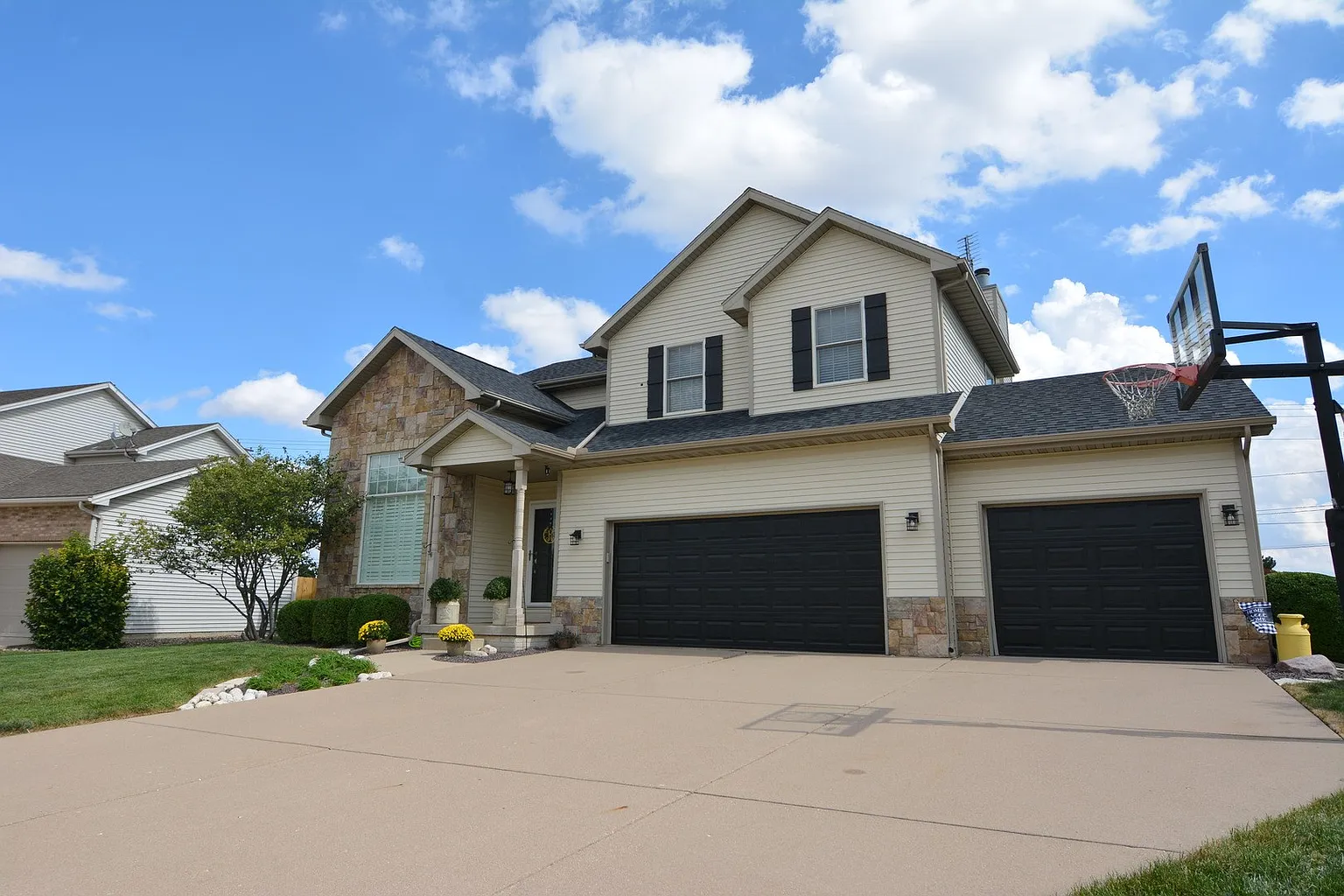 2201 Tawny Ln photo 1