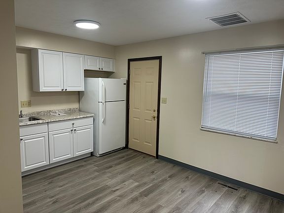 4th image of 270 Stocksdale Dr