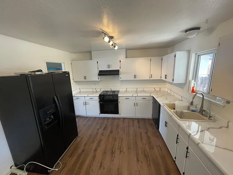 313 Granada Dr — Photo 3