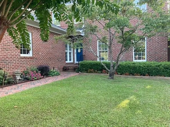 1328 Longleaf Dr, Fayetteville, NC 28305