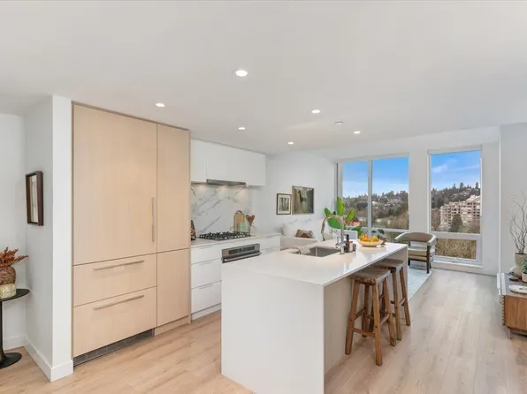 1500 Fern St #1509, North Vancouver, BC V7J 0E6