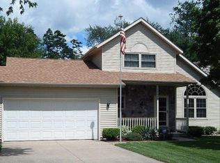 17204 Navajo Trl, Three Rivers, MI 49093