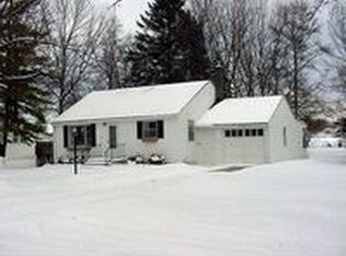 142 Elizabeth St, Croswell, MI 48422