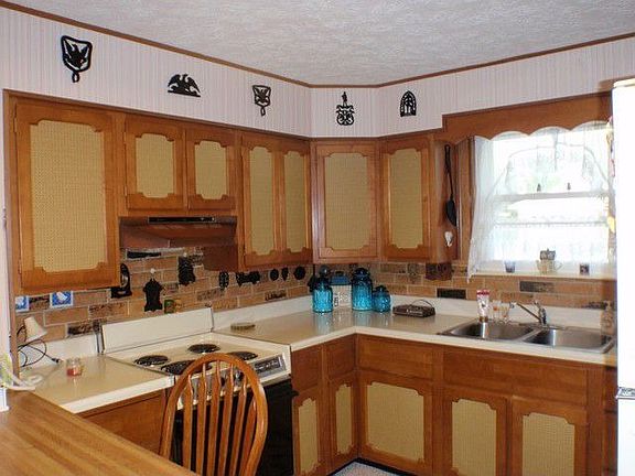 5th image of 2910 Chrysler Dr
