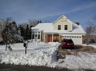 332 Wentworth Ln, Bartlett, IL 60103