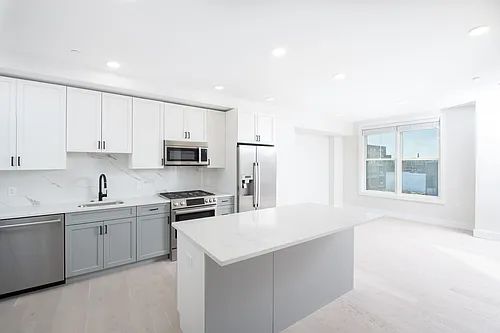 425 Border St #307 Photo 1
