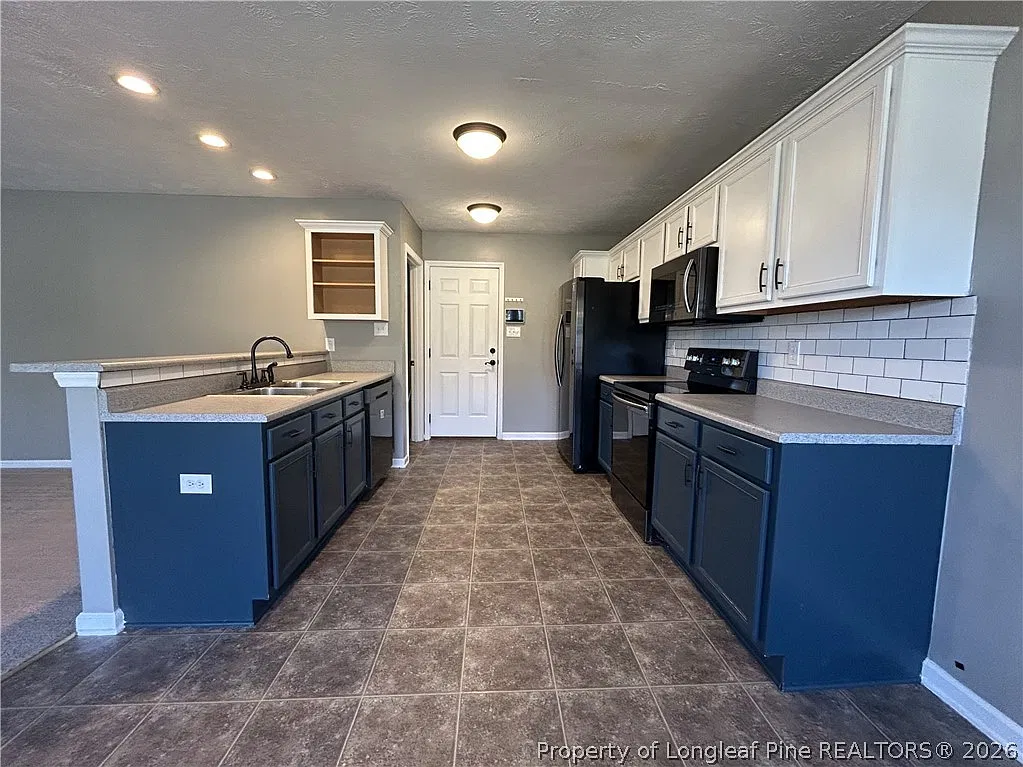 3 bed, 2.0 bath, 1598 sqft, $1,800 — Photo 4