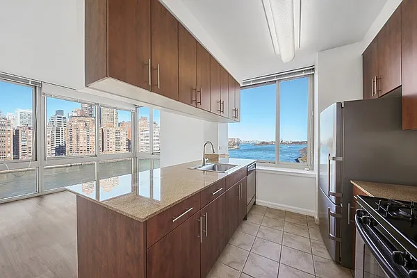 Rented by Greystar | media 10