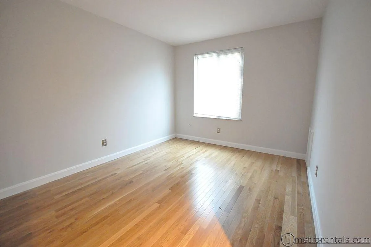 Building Photo - 4868-4869 E Moreland Dr #4871