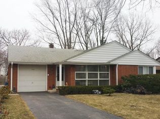 1165 Oxford Rd, Deerfield, IL 60015