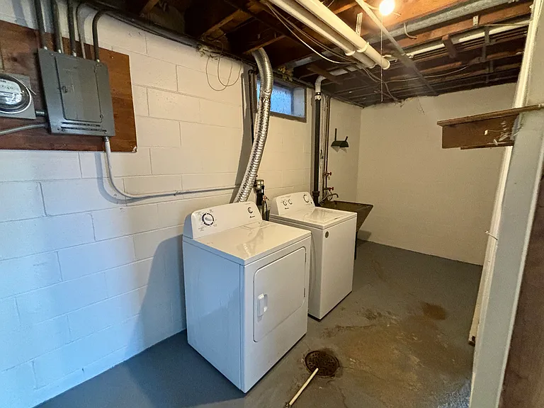 1105 Catalpa Cir — Photo 28