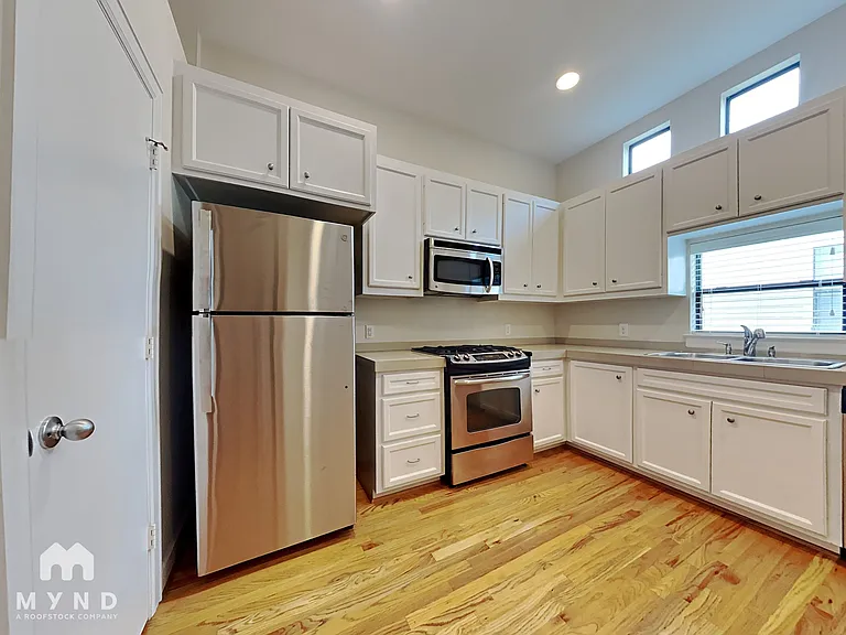 648 Westcross St #805 — Photo 4