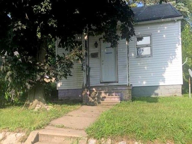 2nd image of 606 S Dundee St