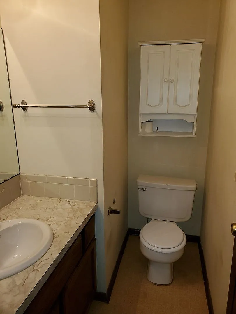2428-30 S. Capri — Photo 4