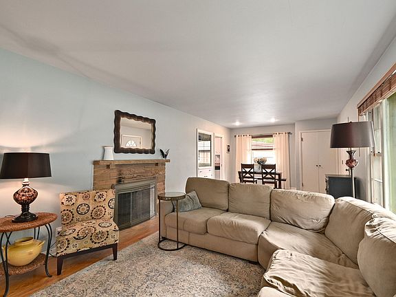 3rd image of 2107 Crestview Ct
