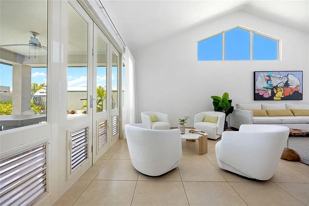 4 bed, 4.5 bath, 2700 sqft, $12,500 — Photo 3