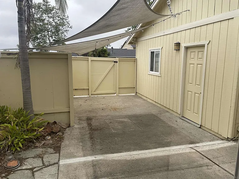 1834 Eastwood Ln — Photo 11