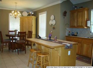 39042 Meadow Ridge Ave, Prairieville, LA 70769