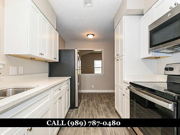 4th image of 2509 Hilldale Blvd