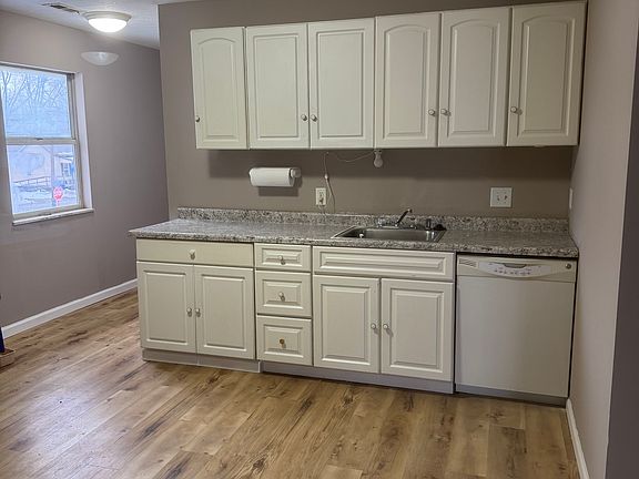 3rd image of 102 S Main St APT A