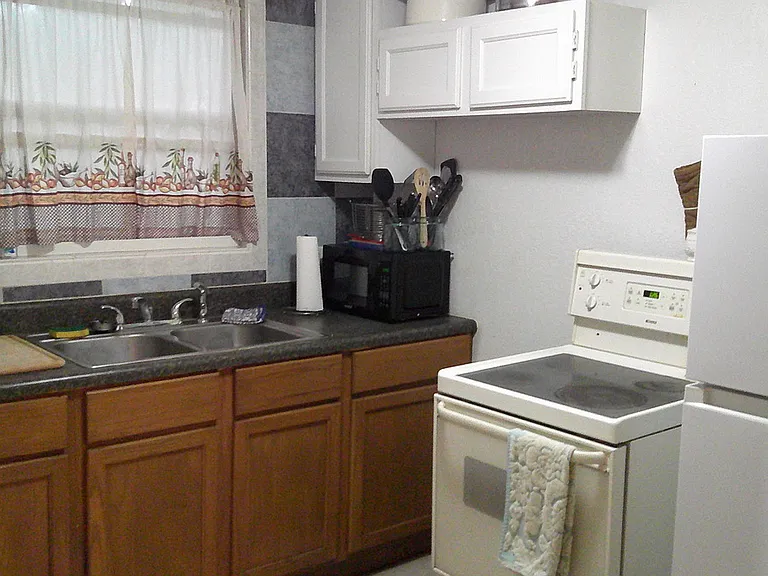 422F W New York Ave #A — Photo 8