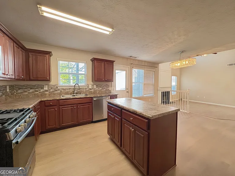 2751 Spence Ct — Photo 17