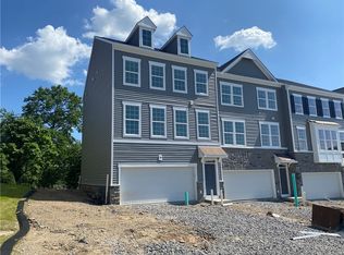 119 Sweetwater Dr, Coraopolis, PA 15108