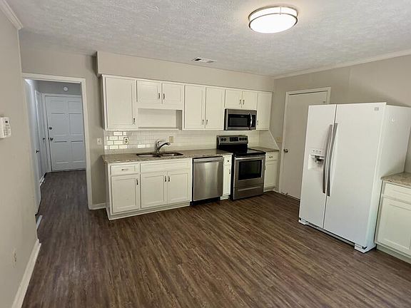 5th image of 2215 Barnes Dr