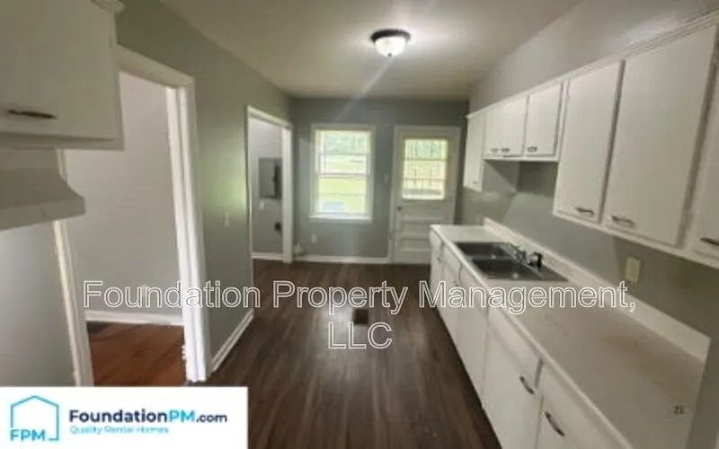 3 bed, 1.0 bath, 979 sqft, $975 — Photo 3