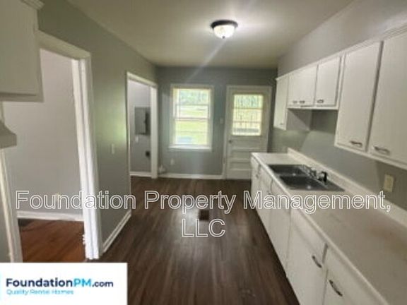 3rd image of 2324 Slocum Ave