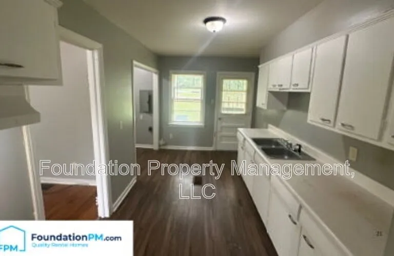 2324 Slocum Ave — Photo 3
