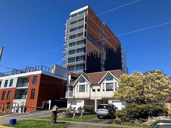 3rd image of 899 Esquimalt Rd #202