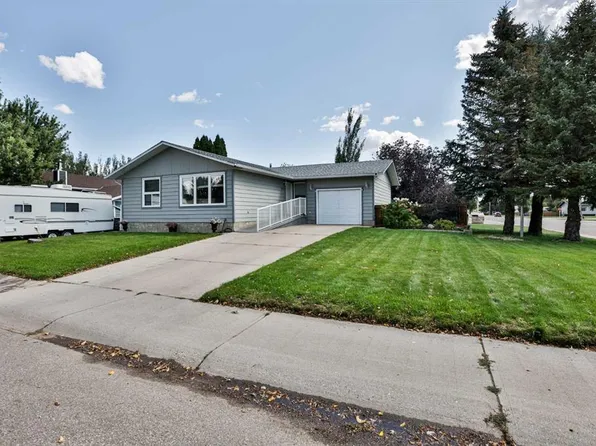 5803 W 49th St, Taber, AB T1G 1E7