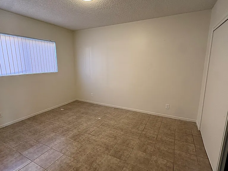 321 W 1st St #2 — Photo 5