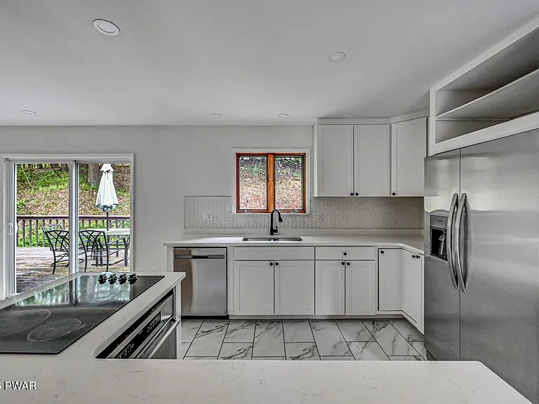 49 Lake View Dr #14 — Photo 16