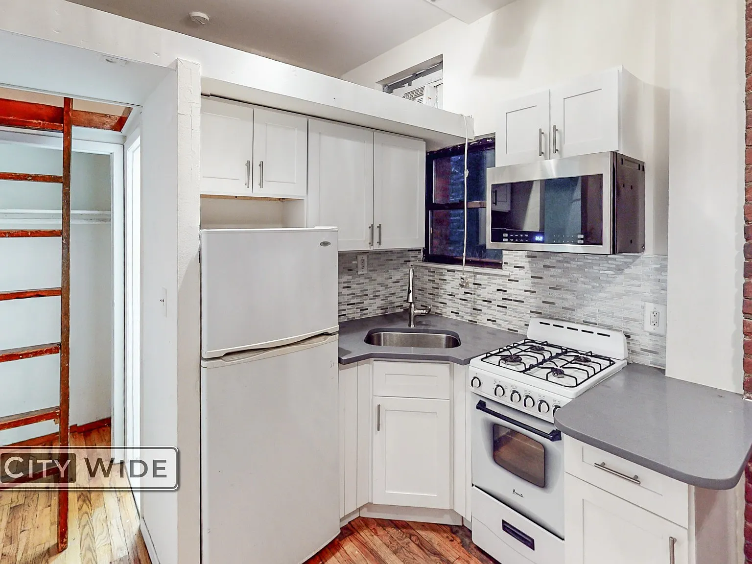 303 East 9th Street — Photo 3