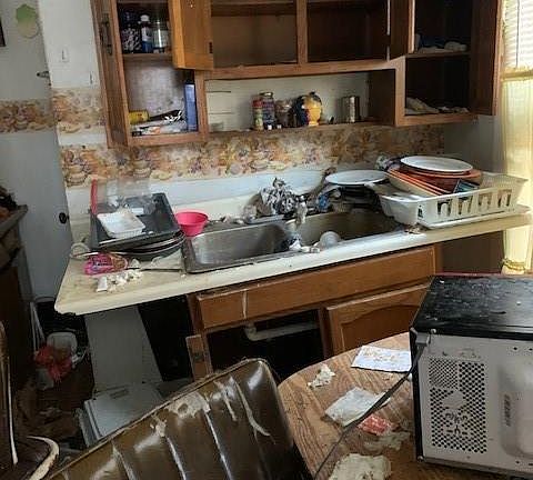 4th image of 1214 Superior Ave