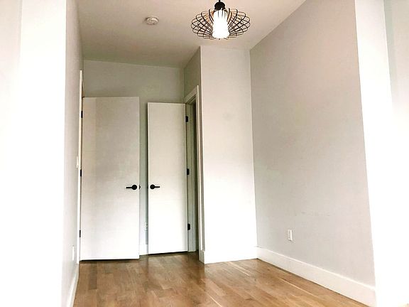 5th image of 334 Chauncey St APT 2B